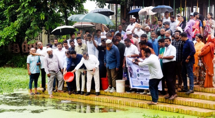 খুবির এফএমআরটি ডিসিপ্লিনের হ্যাচারিতে উৎপাদিত দেশীয় মাছের পোনা অবমুক্ত